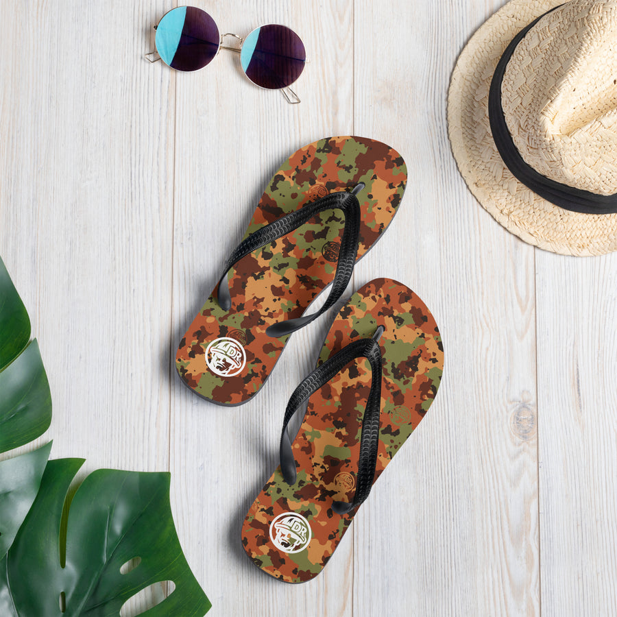 Pilbara Camo thongs by DIRTY ROGER®, red dirt camo flip flops with DR badge